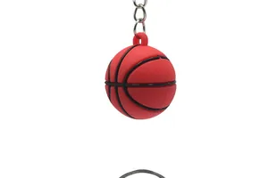 Nahaufnahme eines roten 3D-Basketball-Schlüsselanhängers aus Silikon mit Linien
