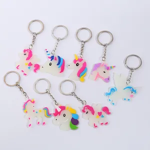 Leuchtendes PVC-Einhorn-Schlüsselanhänger-Set mit kreativen Cartoon-Designs als Geschenk