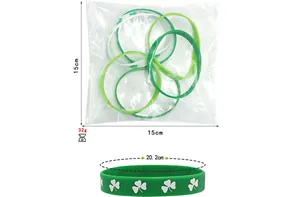 Bracelets en silicone trèfle pour la Saint-Patrick, détails des dimensions et du sac