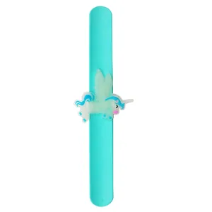 Lichtgevende blauwe siliconen slap armband met een witte cartoon eenhoorn voor kids