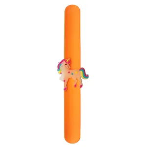 Lichtgevende oranje siliconen klaparmband met schattige cartoon eenhoorn decoratie