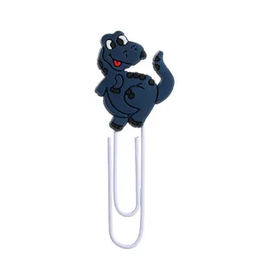 Detail eines süßen blauen Dinosaurier-Büroklammer-Lesezeichens aus PVC für Geschenke