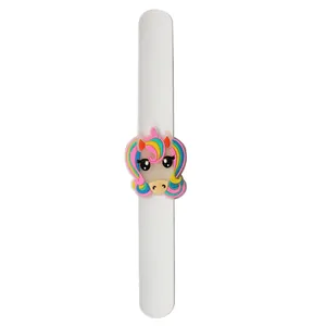 Lichtgevende witte siliconen slap armband met een kleurrijke cartoon eenhoorn decor