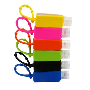 Pile de six étuis en silicone colorés pour flacons de voyage trapézoïdaux de 30 ml