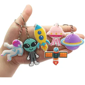 Portachiavi in PVC Astronauta Spaziale Cartone Animato Razzo Astronave Alieno Pianeta Pendente per Zaino Regalo per Bambini