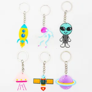 Set di 6 portachiavi in PVC a tema spaziale con design di astronauti, alieni e razzi