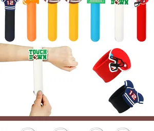 Braccialetti slap a tema football americano con maglia e casco per bambini