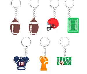 Set di sette portachiavi a tema football americano in vari design colorati in gomma.