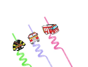 Pajitas en espiral de colores con tema de camión de bomberos para fiestas infantiles