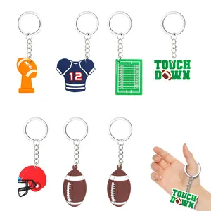 Set di 7 portachiavi a tema football americano con disegni di casco, maglia e campo