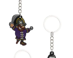Porte-clés pirate en PVC détaillé avec manteau violet pour cadeaux de fête et sacs