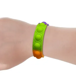 Braccialetto sensoriale in silicone colorato Pop It Bubble Fidget per alleviare lo stress quotidiano