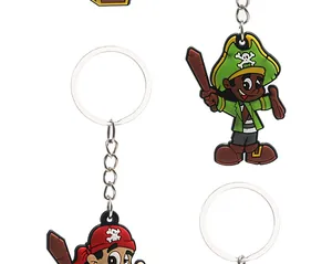 Vue détaillée de porte-clés pirates en PVC colorés avec anneaux métalliques pour sacs