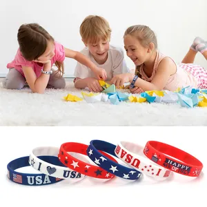 Silikonarmbänder zum US-Unabhängigkeitstag mit Flagge und patriotischem Sternendesign