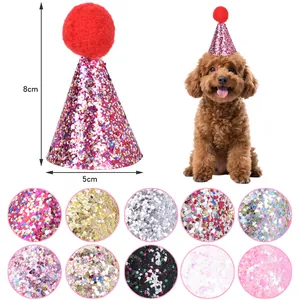 Gorro de cumpleaños brillante para mascotas con pompón rojo y muestras de lentejuelas