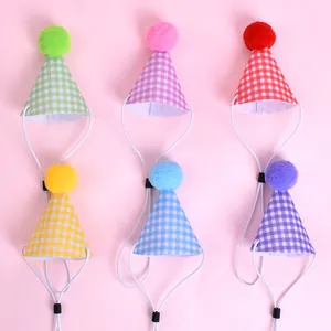 Lot de six chapeaux d'anniversaire colorés pour animaux à carreaux avec pompons souples
