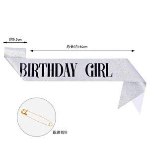 Silberne Glitzer Birthday Girl Schärpe Detail mit 160cm Länge und inklusive Sicherheitsnadel