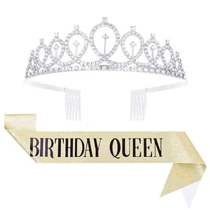 Élégante tiare en strass et écharpe dorée 'BIRTHDAY QUEEN' pour fêtes d'anniversaire.
