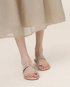 Sandales plates dorées élégantes pour femmes avec lanières pailletées et strass étincelants