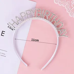 Dettaglio della fascia Happy Birthday con strass, dimensioni larghezza 11cm