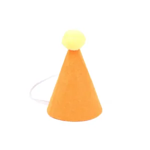 Cappello di compleanno in feltro arancione con pompon giallo per gatti e cani decorazione