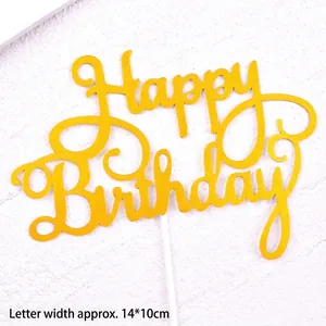 Détail du cake topper doré Happy Birthday pour décoration de gâteau en 14x10cm