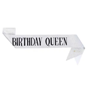 Funkelnde silberne Glitzer-Geburtstagsschärpe mit 'BIRTHDAY QUEEN' Aufdruck für Partys.
