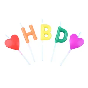 Candele di compleanno colorate a forma di lettere HBD e cuori per decorazioni per feste