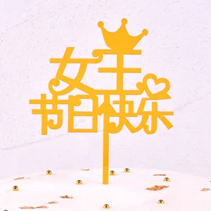 Detail showing a golden crown cake topper for Women's Day celebration on a cake