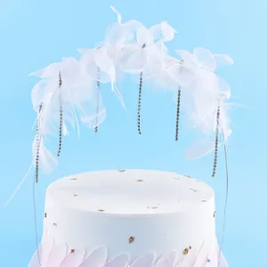 Décoration de Gâteau Arche en Plumes Blanches avec Gland en Strass et Fleur en Mousseline pour Anniversaire Mariage Fête
