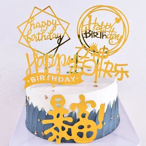 Décorations de gâteau élégantes en acrylique doré avec Happy Birthday et motifs de fête.