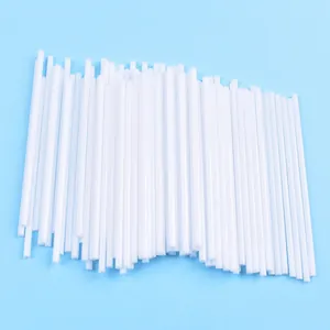 Weiße hohle Kunststoff-Lollipop-Sticks für Süßigkeiten und DIY-Kuchenaufsätze.