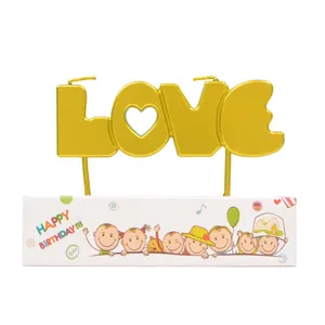 Goldene 'LOVE' Buchstaben-Kerze mit Herz für Geburtstagskuchen und Partys