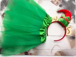 Vista detallada de la falda tutu de elfo de Navidad verde y diadema festiva