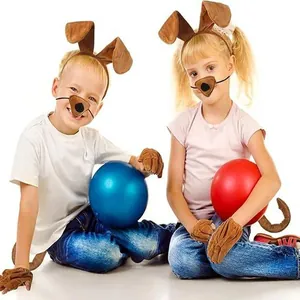 Enfants portant un joli ensemble de déguisement de chien avec serre-tête et queue pour fête.
