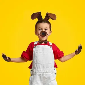 Detailansicht eines Welpen-Kostümsets für Kinder mit braunen Ohren und Nasenzubehör