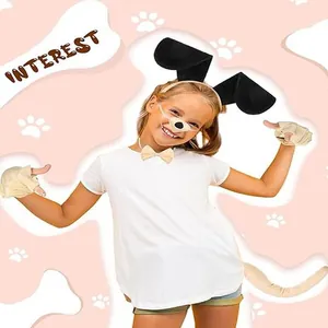 Modèle enfant portant un costume complet de chiot avec bandeau, nez et queue