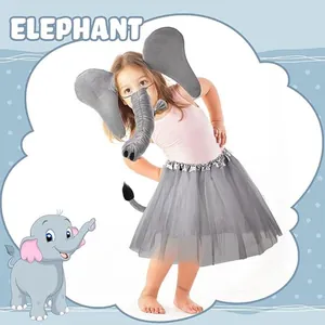 Dettaglio di una bambina che indossa un set cosplay da elefante grigio con tutu.