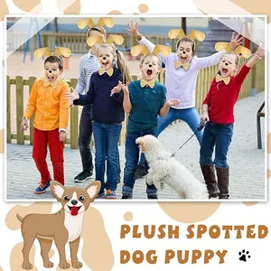 Groupe d'enfants jouant dehors portant des déguisements d'oreilles de chiot et nœud papillon