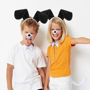 Enfants portant un serre-tête oreilles de dalmatien et un nez pour déguisement