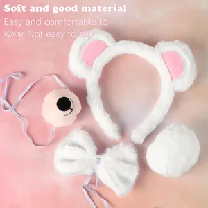 Detalle del conjunto de accesorios de cosplay de oso de peluche blanco con diadema