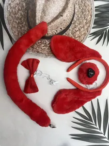 Ensemble complet d'oreilles de renard, queue et nœud papillon en fausse fourrure rouge