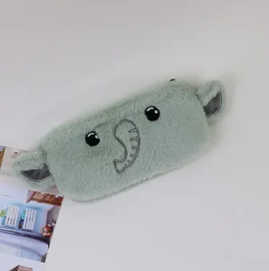 Trousse en peluche éléphant vert doux pour étudiants avec trompe et détails brodés