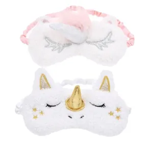 Deux adorables masques de sommeil licorne en peluche 3D blanche avec cornes or et argent.