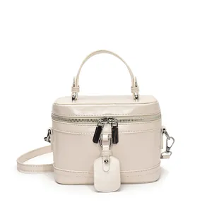 Sac à main élégant en forme de boîte blanc crème avec poignée supérieure et bandoulière