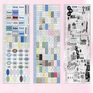 Primer plano de láminas de pegatinas decorativas con diversos patrones y textos estéticos