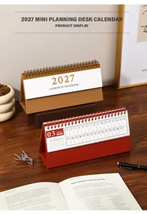 Detailansicht der minimalistischen 2027 Mini-Schreibtischkalender auf einem Tisch