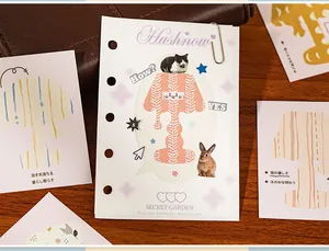 Vue détaillée de stickers décoratifs avec illustrations de chat et lapin mignons
