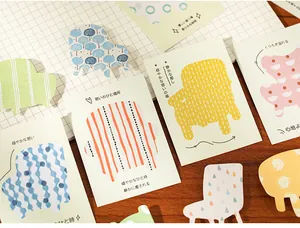 Vue détaillée d'autocollants en forme de chaise aux motifs épurés sur papier quadrillé
