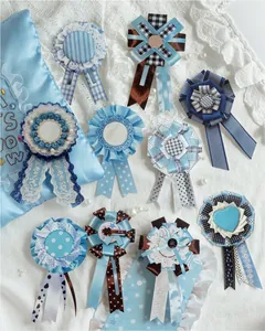 Mooie blauwe lint rozet stickers voor DIY journaling en handgemaakte kunstwerken